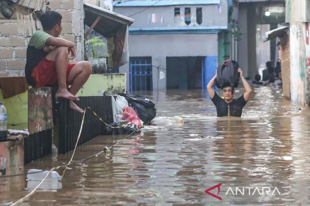 Ketinggian banjir di Jaksel capai 230 sentimeter