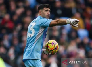 IFAB: Kiper Terlalu Lama Pegang Bola Akan Dihukum Sepak Pojok