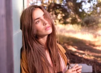 Lily Collins jadi Bintang Kampanye Calvin Klein untuk Musim Semi 2025
