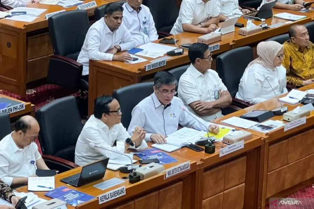 Menaker harap pesangon dan THR korban PHK Sritex sebelum Lebaran