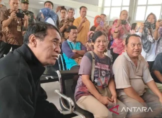 Mentan Tinjau Operasi Pasar Pangan Murah di Kantor Pos Solo