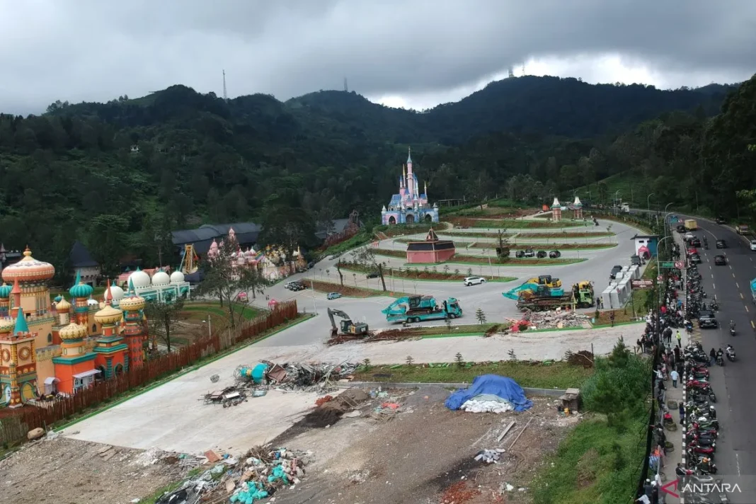 Pemkab Bogor lega Hibisc Fantasy Puncak dibongkar pemilik sendiri