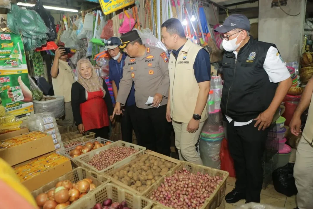 Polda Jatim temukan kecurangan volume Minyakita di Pasar Wonokromo
