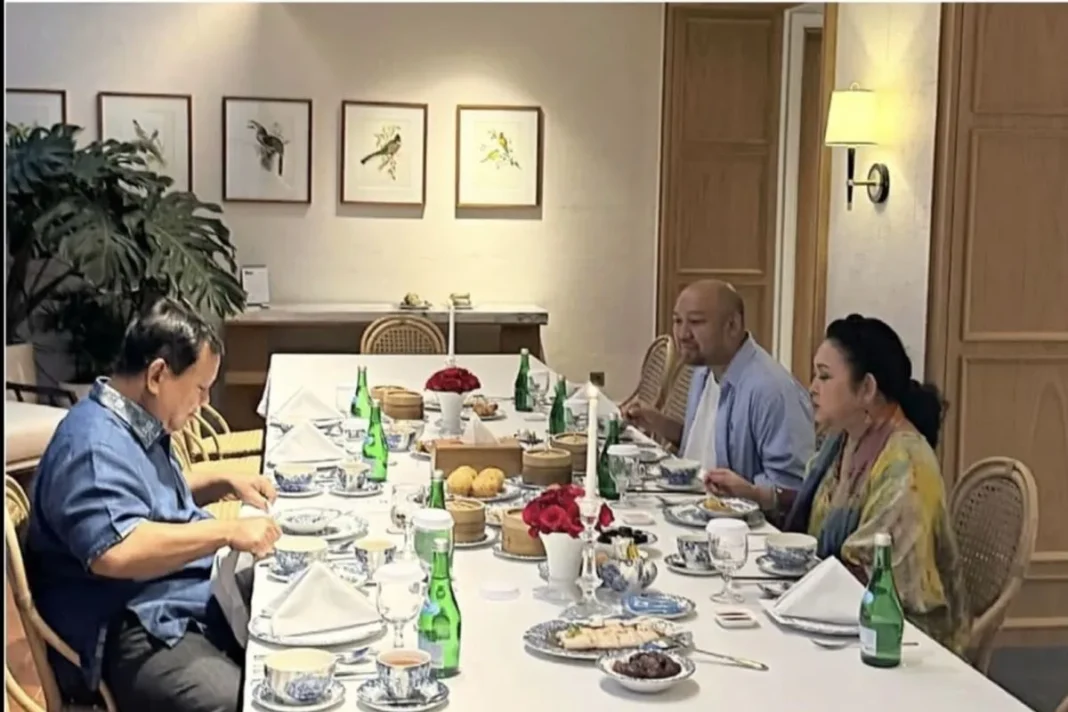 Prabowo posting buka puasa bersama Titiek dan Didit, Warganet, Ciee...