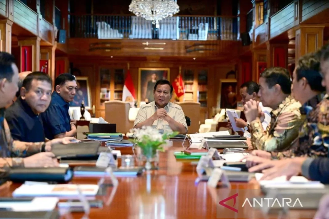 Prabowo tetap gelar ratas di hari Minggu, panggil menteri ke Hambalang
