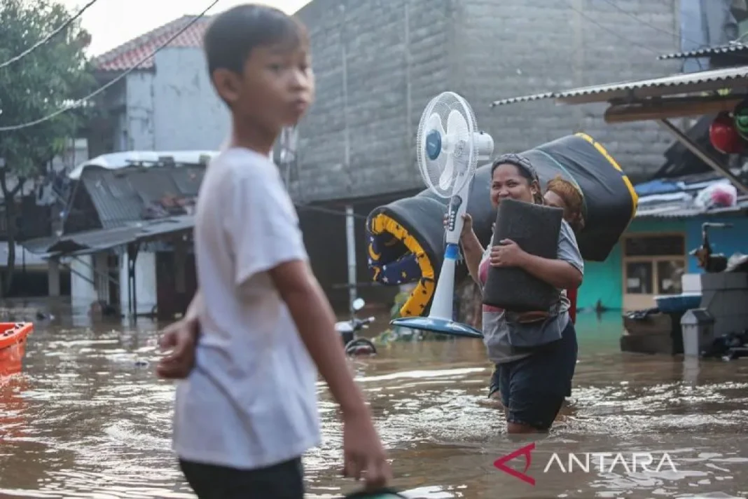 Senin pagi, 20 RT di Jakarta Timur banjir akibat luapan kali Ciliwung