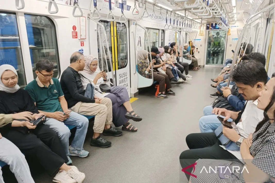 Hari ini naik MRT Jakarta juga hanya bayar Rp1 saja