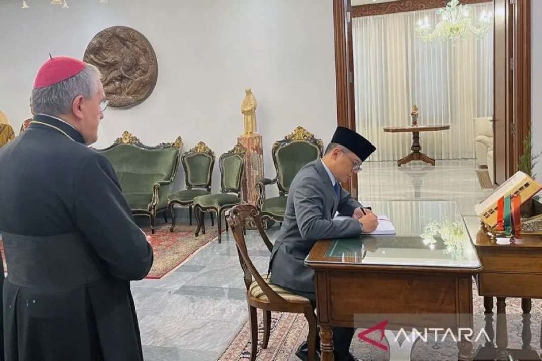 Presiden utus Jokowi, Jonan, Pigai, Thomas Djiwandono ke Vatikan