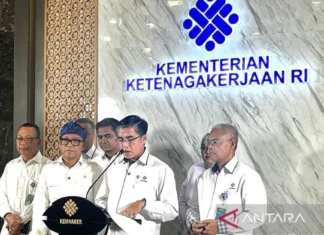 Menaker Terbitkan SE Larangan Penahanan Ijazah Pekerja