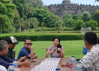 Pemasangan “Stair Lift” Candi Borobudur tanpa Paku dan Bor