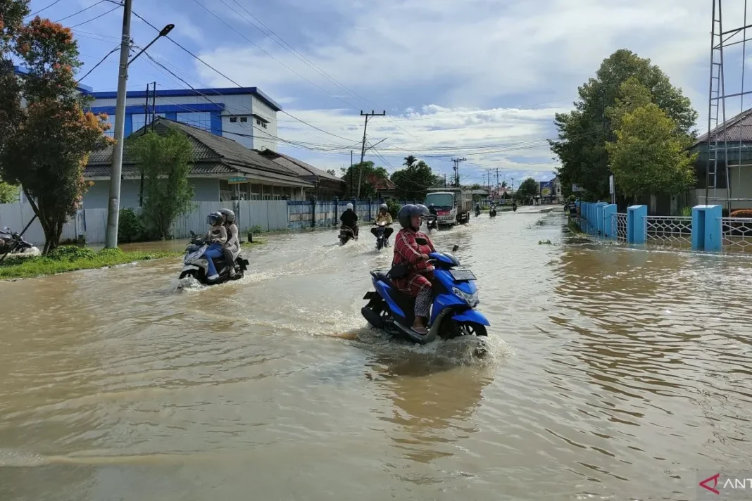 Sungai Kayan meluap, ibu kota Kaltara banjir mencapai 45 cm