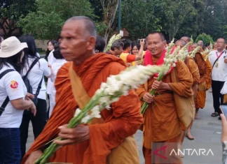 Tiga Puluhan Biksu Thudong sampai di Candi Borobudur