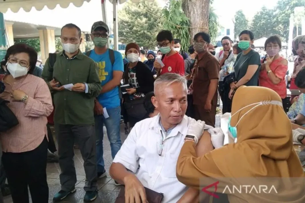 Cegah COVID-19, Jaktim pantau tren infeksi saluran pernapasan