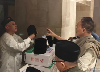 Peci Sukarman, Barang Paling Diburu Jamaah Masjid Istiqlal
