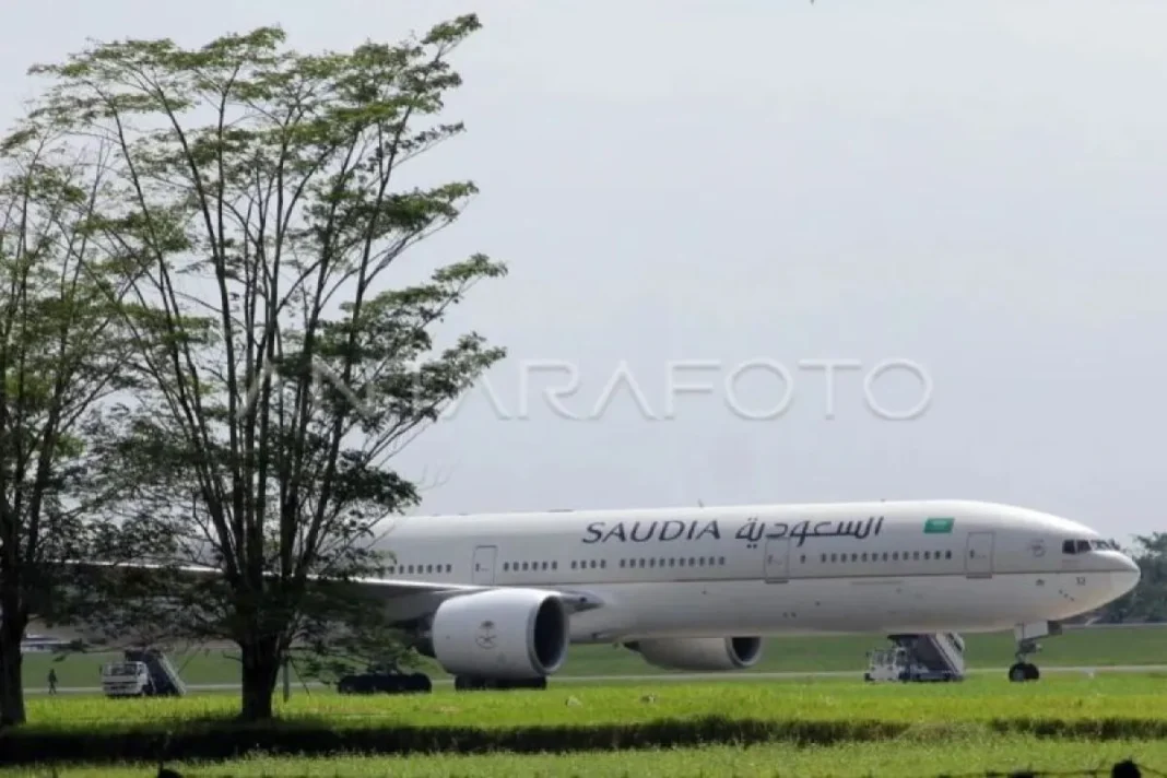 Pesawat Saudia yang dapat ancaman bom muat 442 jamaah haji Indonesia