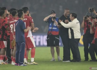 Prabowo Turun Lapangan, Beri Hormat kepada Skuad Timnas Indonesia