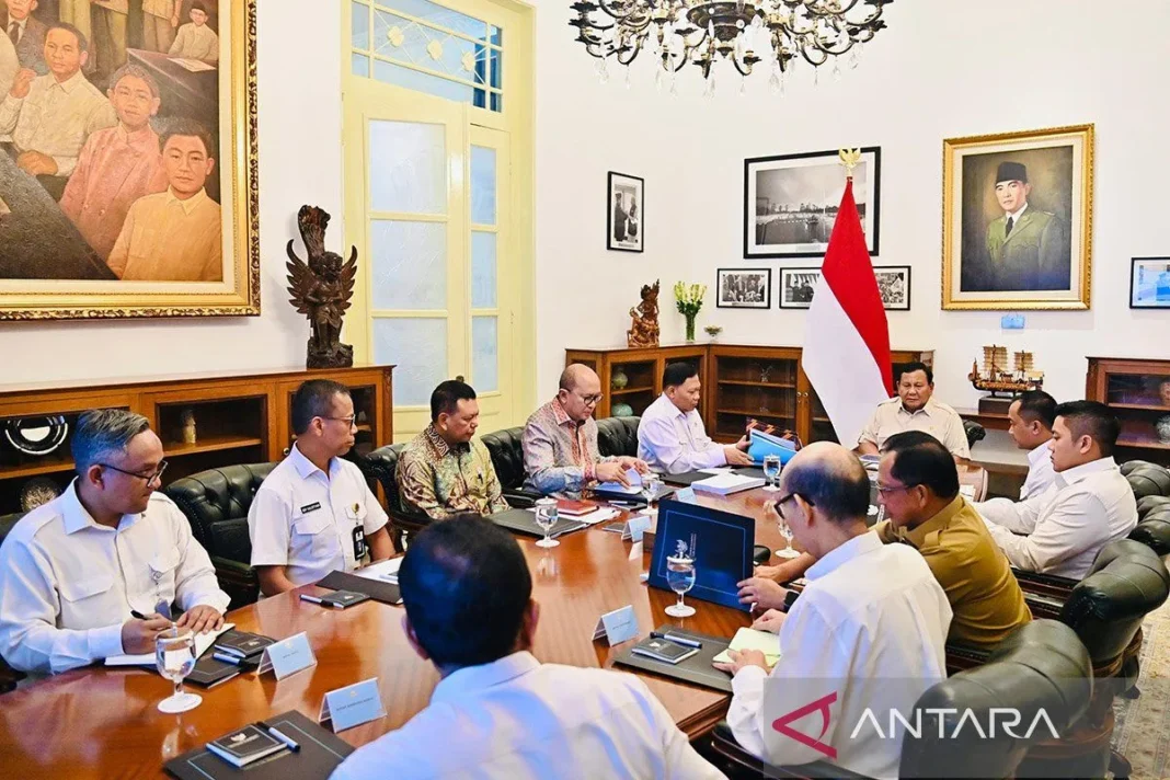Presiden pimpin ratas bahas giant sea wall di sepanjang pantura