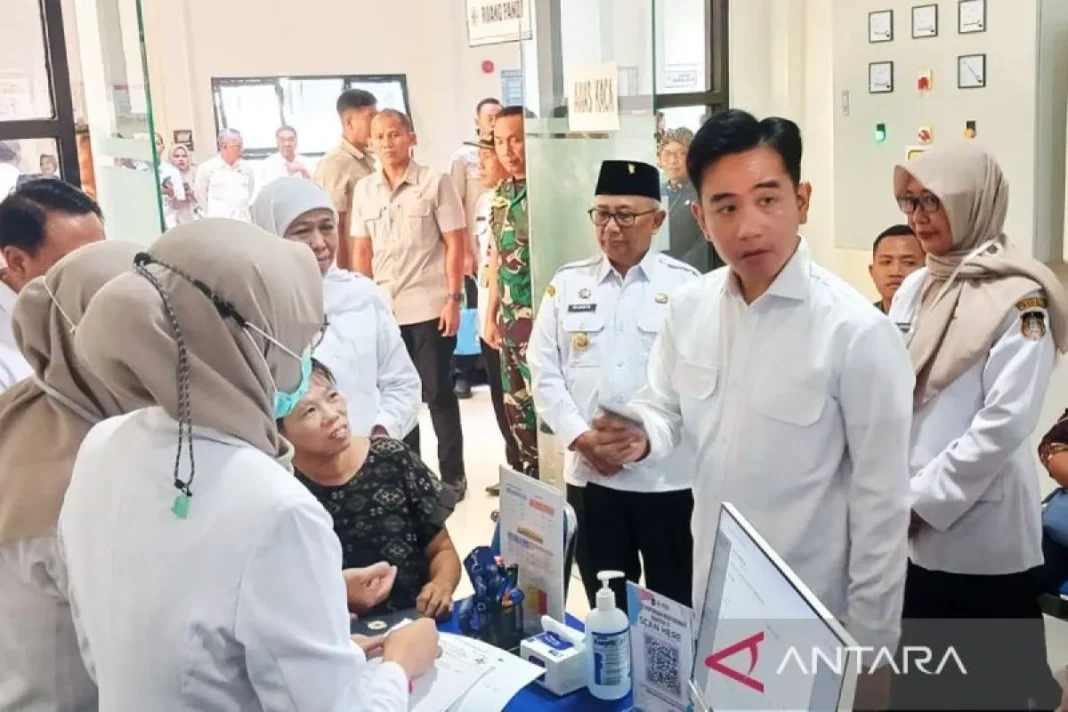 Wapres Gibran tinjau layanan Cek Kesehatan Gratis di Blitar