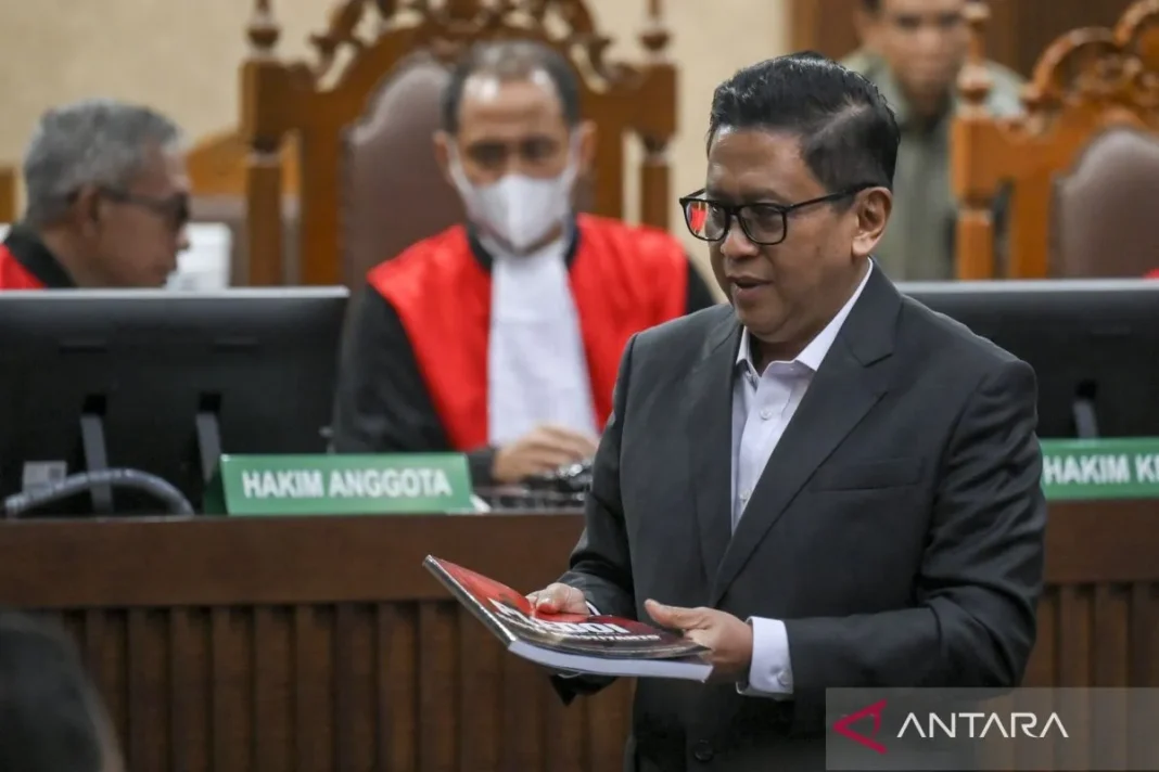 Hasto minta dibebaskan dari kasus perintangan penyidikan dan suap