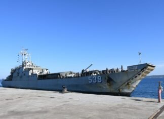 TNI AL Kirim Dua Kapal untuk Evakuasi Korban Kebakaran KM Barcelona