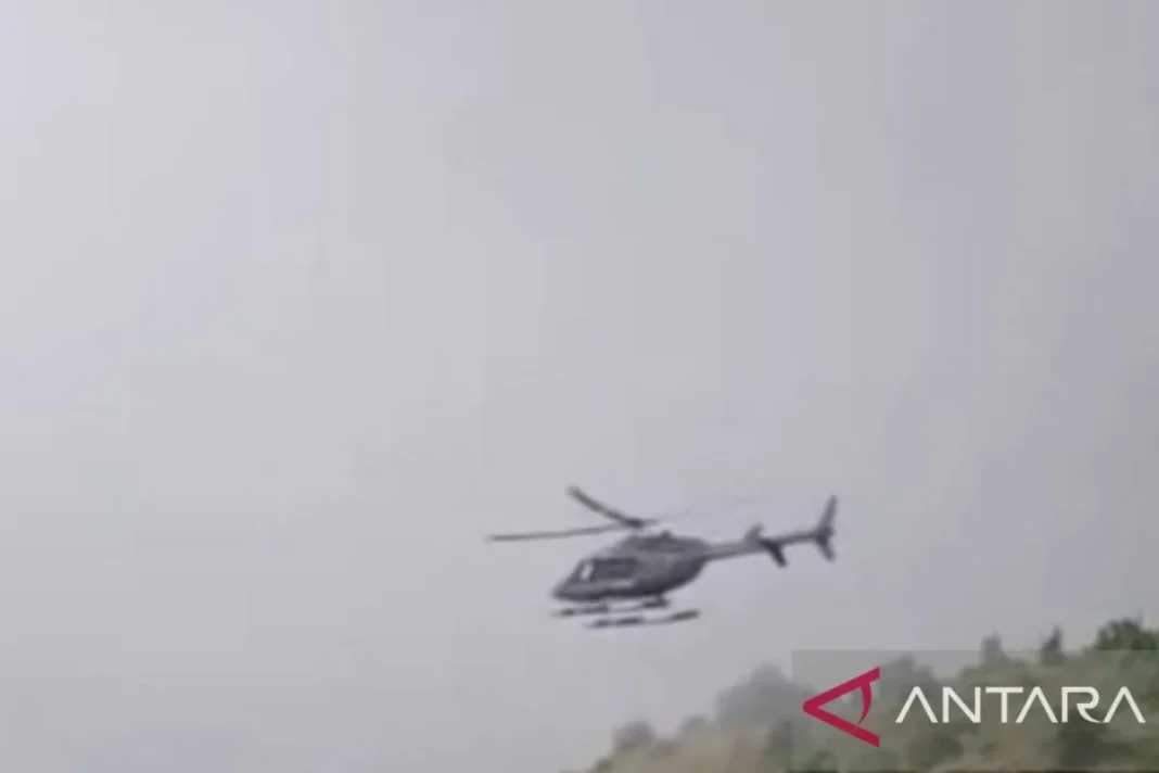 Pendaki Swiss terjatuh di Rinjani dievakuasi gunakan helikopter