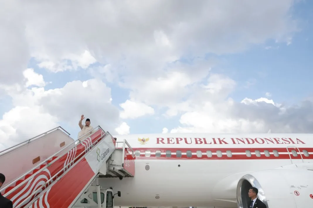 Presiden Prabowo disambut dentuman meriam salvo saat tiba di Jeddah