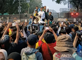 Setelah Ditemui Wamensesneg, Massa Aksi Membubarkan Diri dengan Tertib
