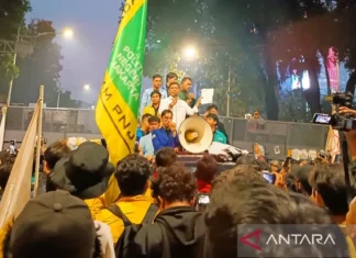 Wamensesneg Diperintahkan Presiden Prabowo Temui Massa Aksi BEM SI