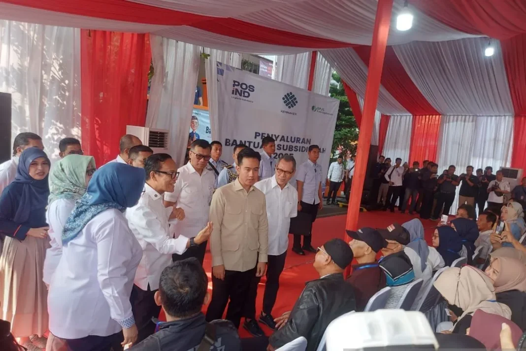 Wapres Gibran pantau penyaluran BSU di Kantor Pos Tangerang Banten