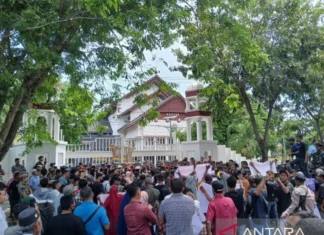 Warga Aceh Demo Tuntut Pemerintah Kembalikan Tanah Wakaf Blang Padang