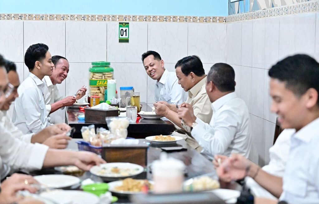 prabowo, jokowi dan gibran makan bareng