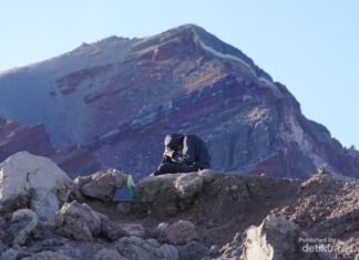 Wisatawan asal Swiss Dilaporkan Terjatuh di Gunung Rinjani