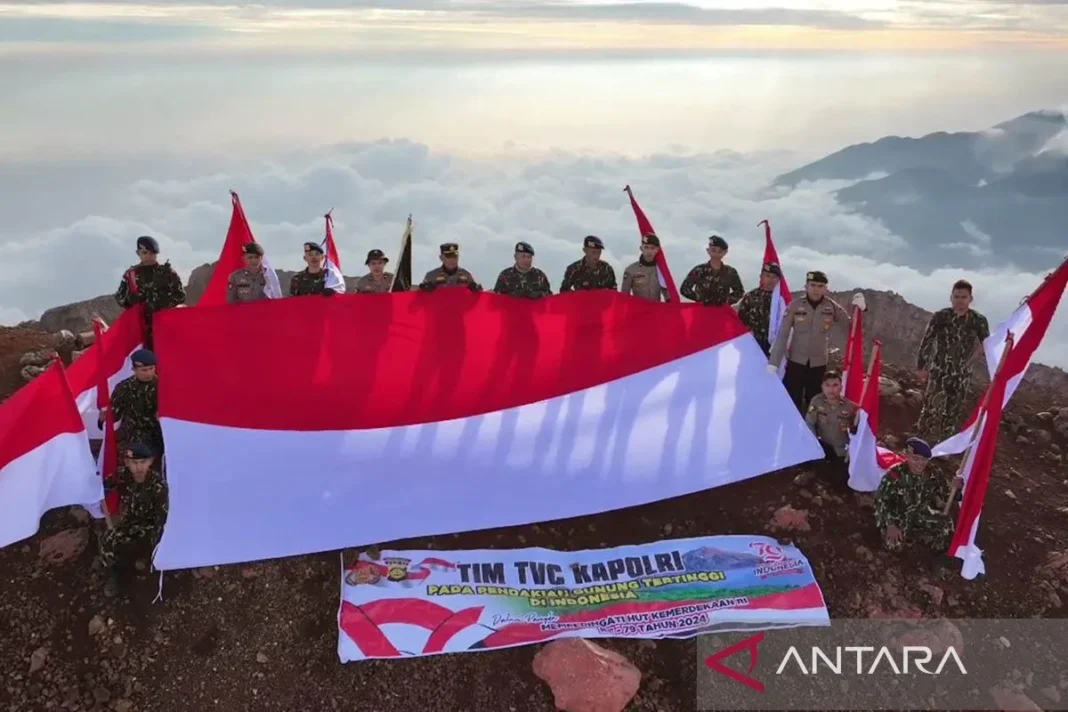 BBTNKS catat 133 orang pendaki rayakan HUT RI di puncak Gunung Kerinci