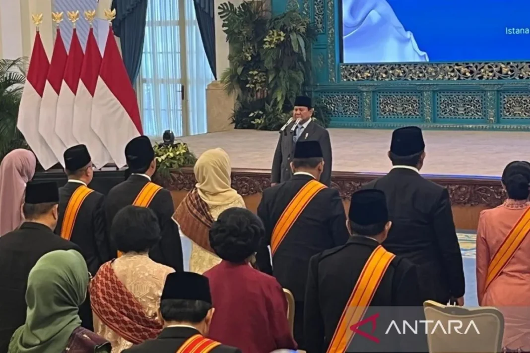 Dasco terima tanda jasa dan kehormatan dari Presiden Prabowo