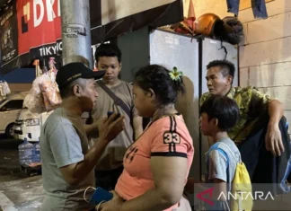 Dinsos DKI Beri Teguran Persuasif Ibu-anak Ngamen hingga Tengah Malam