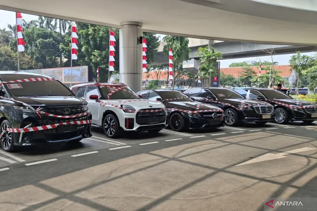 Kejagung sita uang dan mobil yang diduga milik Riza Chalid