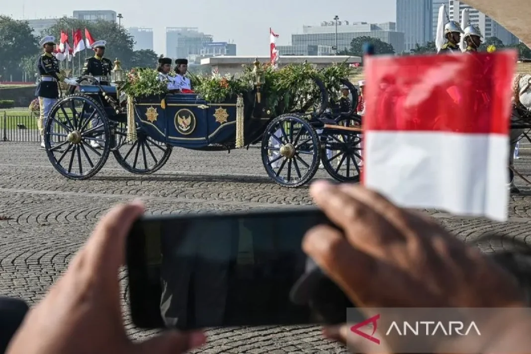 Kereta Garuda Prabayaksa antar bendera-teks proklamasi ke Istana