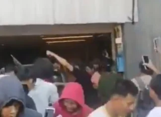 Sebelumnya, Massa Anarkis juga Jarah Rumah Ahmad Sahroni di Tanjung Priok