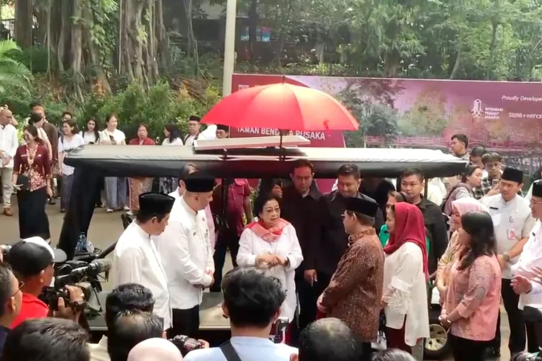 Megawati dan Pramono Anung kunjungi Taman Langsat