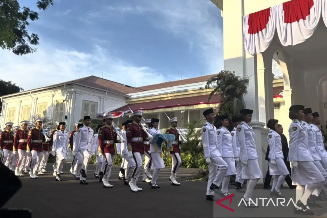 Paskibraka Indonesia Bersatu penurunan bendera