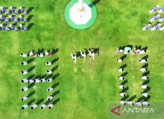 Paskibraka Bentuk Formasi “80” saat Pengibaran Bendera di Istana