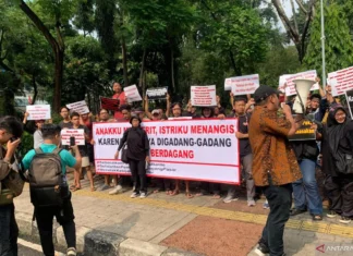 Pedagang Barito Gelar Aksi Tolak Relokasi Imbas Taman Bendera Pusaka