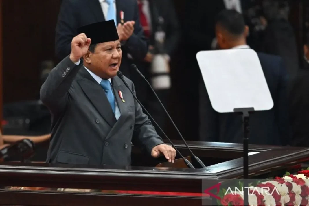 Prabowo peringatkan siapa pun yang sebabkan kelangkaan dapat dipidana
