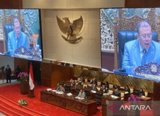 Sidang Paripurna DPR Setujui Inosentius Samsul jadi Hakim MK