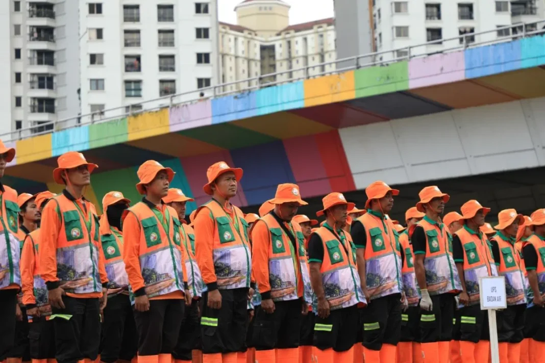 Ribuan petugas angkut 79,29 ton sampah sisa perayaan HUT RI di Jakarta
