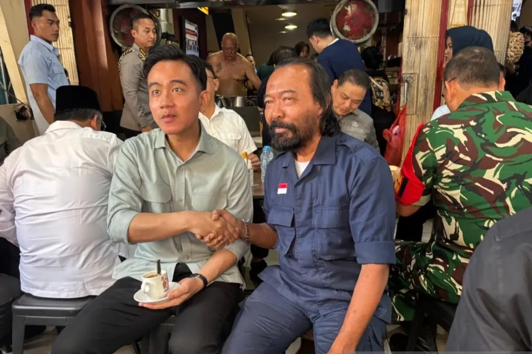 Wapres Gibran bertemu Surya Paloh di warung kopi Pontianak