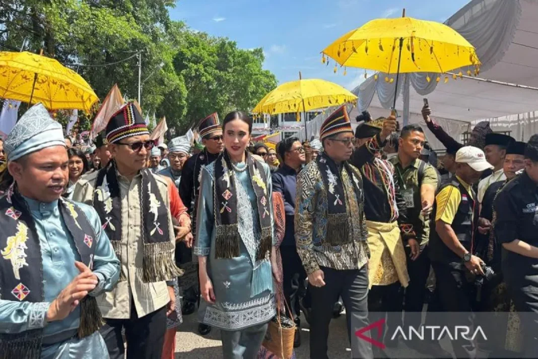 Wapres, Menpar hingga Kepala PCO hadiri Festival Pacu Jalur 2025