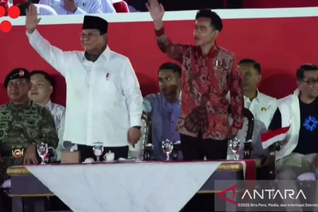 residen Prabowo lepas peserta pawai karnaval kemerdekaan di Monas