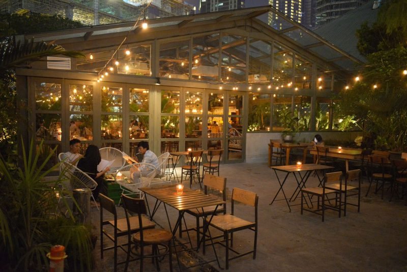 suasan kafe dengan live musik