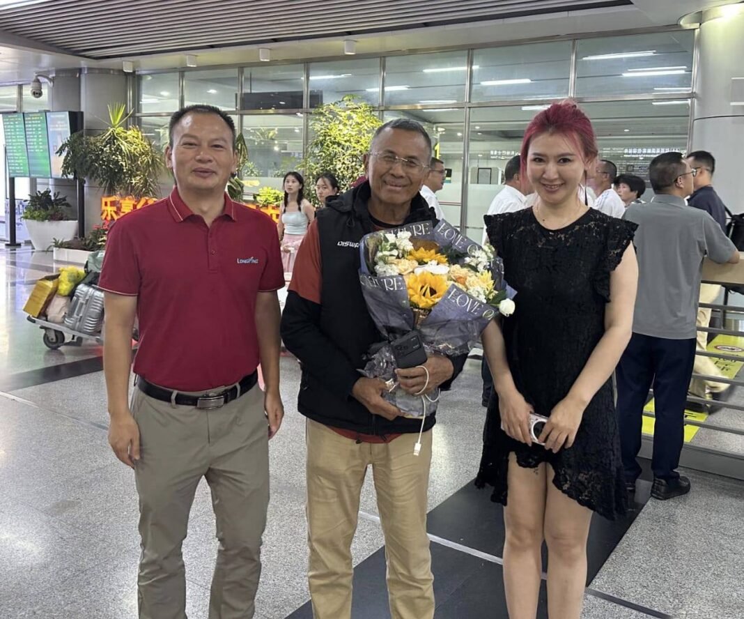 Bersama kawan mendatangi pusat riset benih padi Longping. Insert mendiang Prof Yuan Longping